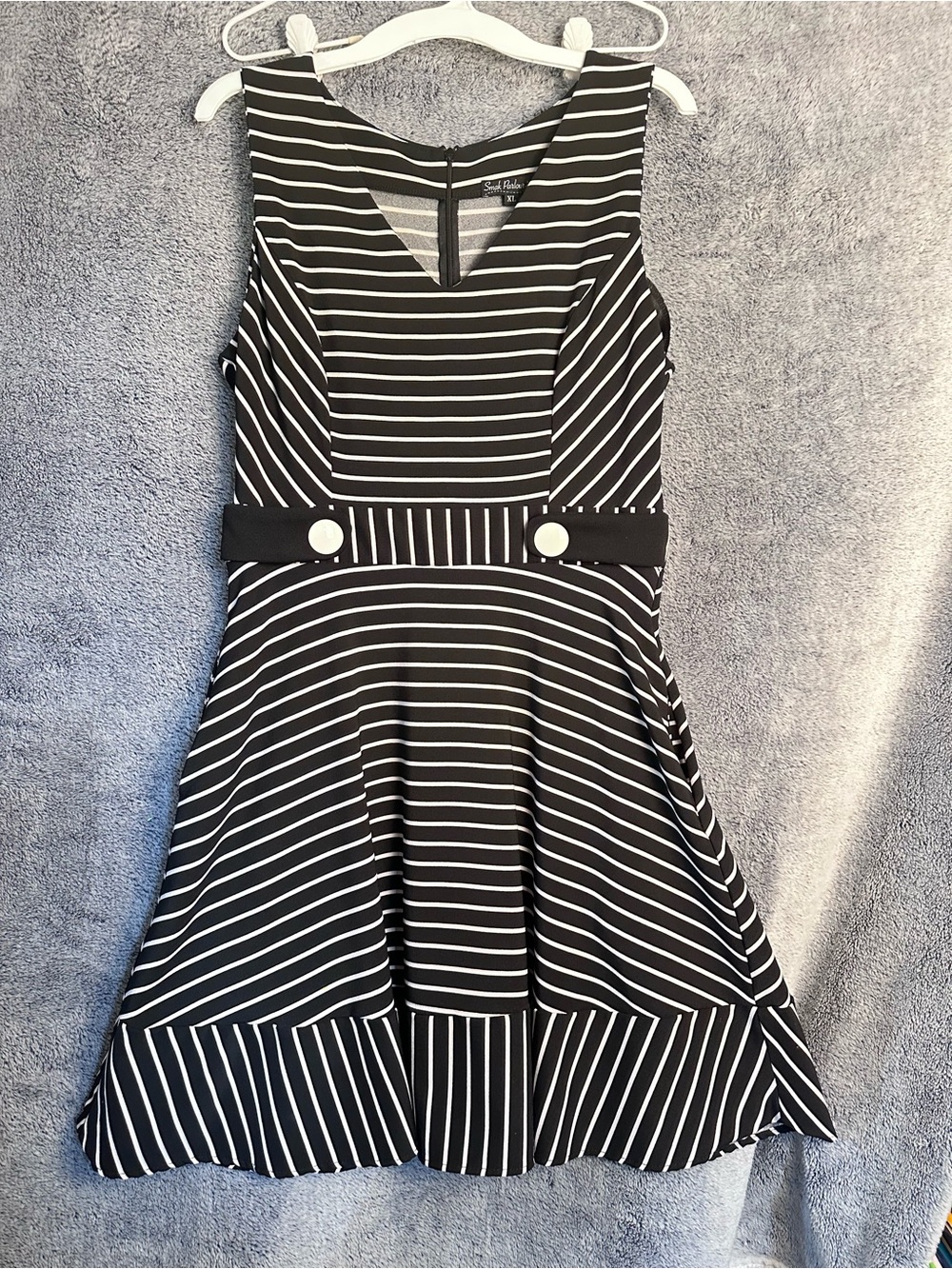 Retro Striped Sleeveless Fit-and-Flare Pinup Dress w Pockets Black & White